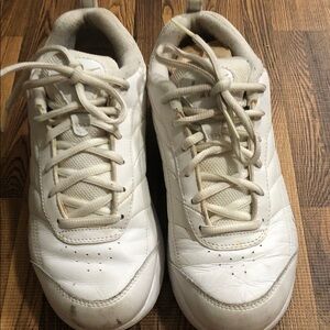 Nike White Lace-Up  Shoes Size 6